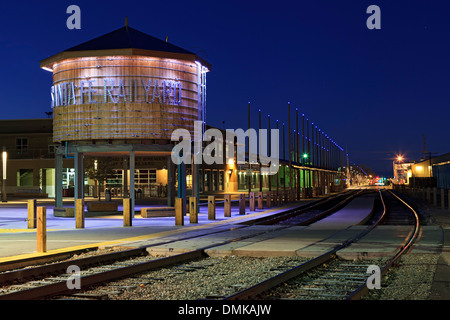 Serbatoio di acqua e le vie, Railyard, Santa Fe, New Mexico USA Foto Stock