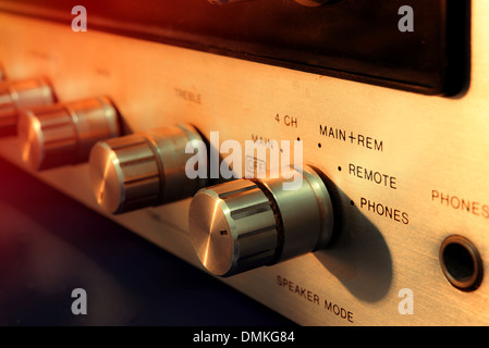 Di età compresa tra gli strumenti di audio e attrezzature come le cuffie e la piattaforma girevole Foto Stock