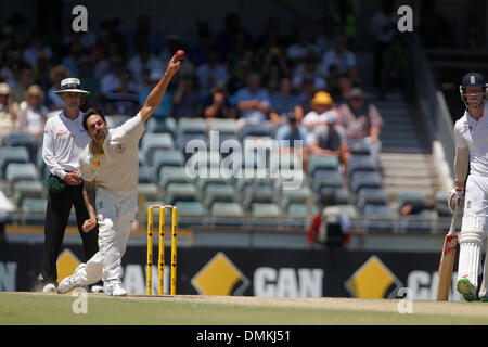 WACA, Perth, Australia. 15 Dic, 2013. Mitchell Johnson in azione di bowling tra Inghilterra e Australia 3° Ceneri Test svoltosi a Perth al WACA , WA , Australia. Credito: Azione Sport Plus/Alamy Live News Foto Stock