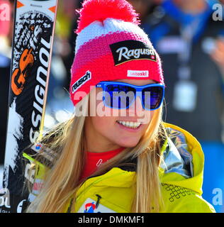 St Moritz, Svizzera. Xiv Dic, 2013. Lara Gut dalla Svizzera nella foto durante la donna Super G a St Moritz, Svizzera, 14 dicembre 2013. Foto: Peter Lehner/dpa - NESSUN SERVIZIO DI FILO-/dpa/Alamy Live News Foto Stock