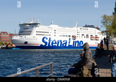 Scena di Kiel con un traghetto Stena. Foto Stock