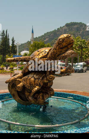 Statua di tartaruga (Kaplumbaga Heykeli ) Dalyan, Turchia. Foto Stock