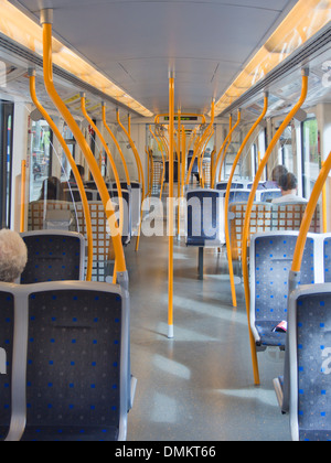 La linea metropolitana n. 3 in Oslo Norvegia, nuove e confortevoli automobili nel traffico interno di passeggeri Foto Stock