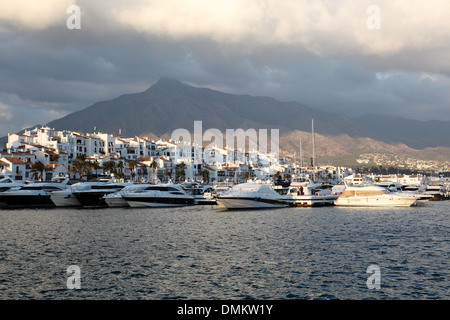 Immagine di barche in Puerto Banus Spagna Foto Stock