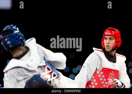 Maschio Semi-Final +80 GUILHERME FELIX (BRA)(rosso) v ANTHONY MYLANN OBAME (GAB)(Blu), WTF World Taekwondo Grand Prix, Manchester REGNO UNITO Foto Stock