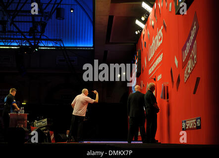 Londra, Regno Unito. Xiii Dec, 2013. in azione contro durante la Ladbrokes mondo campionati freccette da Alexandra Palace. Credito: Azione Sport Plus/Alamy Live News Foto Stock