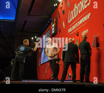 Londra, Regno Unito. Xiii Dec, 2013. in azione contro durante la Ladbrokes mondo campionati freccette da Alexandra Palace. Credito: Azione Sport Plus/Alamy Live News Foto Stock