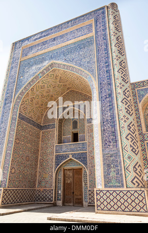 Abdullah Khan Madrasah, noto anche come Abdulloxon Madrasah, Bukhara, Uzbekistan Foto Stock