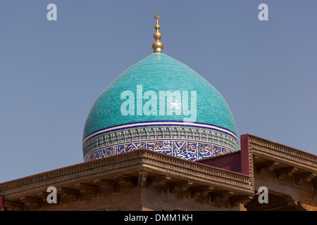 Sulla cupola Al Gijduvani Memorial, il complesso memoriale di Al Gijduvani, Gijduvan, vicino a Bukhara, Uzbekistan Foto Stock