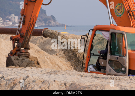 Spiaggia di progetto di bonifica del sito - Haeundae, Busan, Corea del Sud Foto Stock