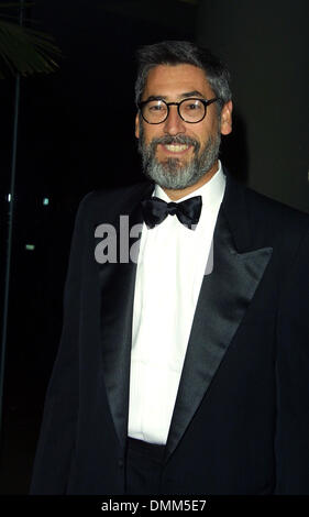 Febbraio 17, 2002 - Beverly Hills, IN CALIFORNIA, STATI UNITI D'AMERICA - JOHN LANDIS..3RD HOLLYWOOD ANNUALE TRUCCATORI E hair stylist GUILD AWARDS.BEVERLY HILLS HILTON HOTEL, CA.febbraio 17, 2002. NINA PROMMER/ 2002 .K24095NP.(Immagine di credito: © Globo foto/ZUMAPRESS.com) Foto Stock