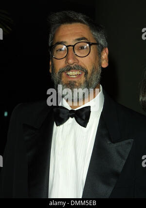 Febbraio 17, 2002 - Beverly Hills, IN CALIFORNIA, STATI UNITI D'AMERICA - JOHN LANDIS..3RD HOLLYWOOD ANNUALE TRUCCATORI E hair stylist GUILD AWARDS.BEVERLY HILLS HILTON HOTEL, CA.febbraio 17, 2002. NINA PROMMER/ 2002 .K24095NP.(Immagine di credito: © Globo foto/ZUMAPRESS.com) Foto Stock