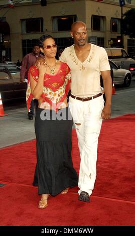 Giugno 18, 2002 - Hollywood, CALIFORNIA, STATI UNITI D'AMERICA - Keenen Ivory Wayans e moglie di DAPHNE POLK..JUWANNA MANN - WB PREMIERE MONDIALE.MANN Chinese Theater, Hollywood, CA.18 GIUGNO 2002. NINA PROMMER/ 2002 K25351NP(Immagine di credito: © Globo foto/ZUMAPRESS.com) Foto Stock