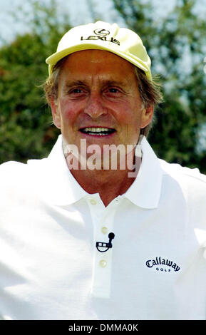 1 luglio 2002 - Ojai, CALIFORNIA, STATI UNITI D'AMERICA - Michael Douglas..CELEBRITY foro-in-un torneo di golf.PRESENTATO DA LEXUS & beneficiando Motion Picture e fondo di televisione.A OJAI VALLEY INN AND SPA, OJAI, ca.30 GIUGNO 2002. NINA PROMMER/ 2002 K25455NP(Immagine di credito: © Globo foto/ZUMAPRESS.com) Foto Stock