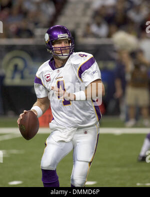 11 ott 2009 - St Louis, Missouri, Stati Uniti d'America - NFL Football - i vichinghi quarterback BRETT FAVRE (4) in azione nel gioco tra il St Louis Rams e il Minnesota Vikings presso la Edward Jones Dome. I Vichinghi sconfitti i martinetti 38 e 10. (Credito Immagine: © Mike Granse/ZUMA Press) Foto Stock