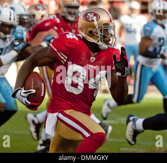 Nov 08, 2009 - San Francisco, California, Stati Uniti - San Francisco 49ers vs Tennessee Titans al Candlestick Park Domenica, Novembre 08, 2009. San Francisco 49ers wide receiver Josh Morgan #84 con la palla. (Credito Immagine: © Al Golub/ZUMApress.com) Foto Stock