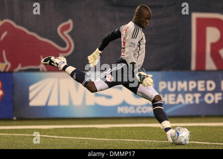 24 ottobre 2009: New York Red Bulls Portiere Bouna Coundoul. Il New York Red Bulls sconfitto Toronto FC 5-0 al Giants Stadium, Rutherford, NJ.credito obbligatorio: Anthony Gruppuso/ Southcreek globale di credito (Immagine: © Southcreek globale/ZUMApress.com) Foto Stock