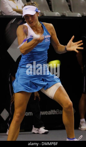 04 nov 2009 - Nusa Dua, Indonesia - lettore belga YANINA WICKMAYER restituisce la palla durante la sua partita contro Kimiko Date Krumm del Giappone al torneo di tennis del Commonwealth Bank WTA Tour 2009 a Bali. Ha vinto per punteggio 7-6, 6-3. (Credito Immagine: © Johannes P. Christo/ZUMA Press) Foto Stock