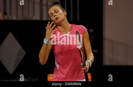 04 nov 2009 - Nusa Dua, Indonesia - Magdalena RYBARIKOVA della Slovacchia reagisce durante la sua partita contro il top player seminate Marion BARTOLI dalla Francia al torneo di tennis del Commonwealth Bank WTA Tour 2009 a Bali. Bartoli ha vinto per punteggio 6-4, 6-4. (Credito Immagine: © Johannes P. Christo/ZUMA Press) Foto Stock