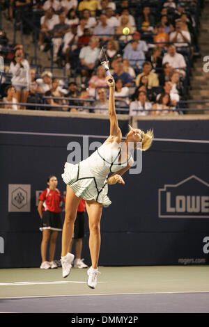 21 Agosto 2009: La partita andando ben oltre la mezzanotte della Russia Maria Sharapova sconfigge il polacco Agnieszka RADWANSKA in due set, durante i loro quarti di finale corrispondono a delle donne Rogers tennis Cup ha suonato presso il centro Rexall, York University di Toronto, ON. (Credito Immagine: © Southcreek globale/ZUMApress.com) Foto Stock