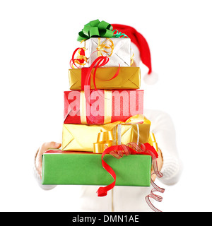 Santa Claus ragazza con molte colorate holiday confezioni regalo per Natale, isolati su sfondo bianco, felice shopping e sorpresa Foto Stock