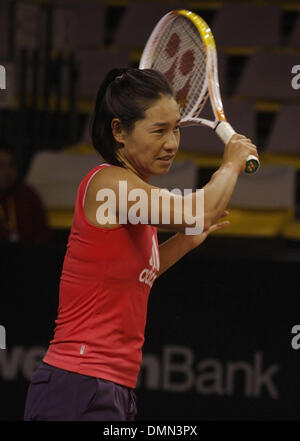 03 nov 2009 - Nusa Dua, Bali, Indonesia - Giapponese giocatore di tennis KIMIKO DATE KRUMM agisce durante la sessione di formazione del torneo di tennis del Commonwealth Bank WTA Tour 2009 a Bali. La manifestazione si terrà dal 4 novembre - 8 2009. (Credito Immagine: © Johannes P. Christo/ZUMA Press) Foto Stock