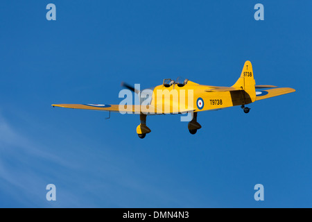 Miglia M14un falco Trainer 3 (Magister) T9738 G-AKAT Foto Stock