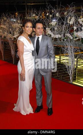 Jennifer Lopez e il marito Marc Anthony alla premiere di 'Bordertown' durante la Berlinale 2007. Foto Stock