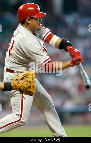 06 Settembre 2009: Phillies catcher Carlos Ruiz raddoppia attraverso il foro a terminare nel secondo inning al Minute Maid Park a Houston in Texas. (Credito Immagine: © Southcreek globale/ZUMApress.com) Foto Stock