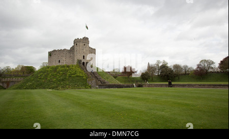 La Motte e bailey il Castello di Cardiff. Vista esterna. Foto Stock