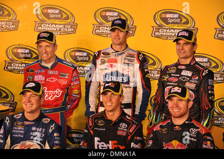 Sep 12, 2009 - Richmond, Virginia, Stati Uniti d'America - Driver KURT BOSCH, Denny Hamlin, Brian Vickers, Mark Martin, Jimmie Johnson, Jeff Gordon in un post gara cerimonia per la Top 12 piloti nella Sprint Cup Chase al Circuito Internazionale di Richmond per essere tra i primi 12 piloti che saranno comptete per la Sprint Cup Championship. (Credito Immagine: © Tina Fultz/ZUMA Press) Foto Stock