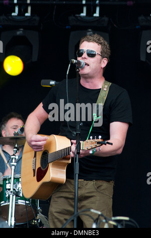 Nigel Clark cantante in band Dodgy BT Live London Hyde Park - Spettacoli Londra Inghilterra - 03.08.12 Foto Stock