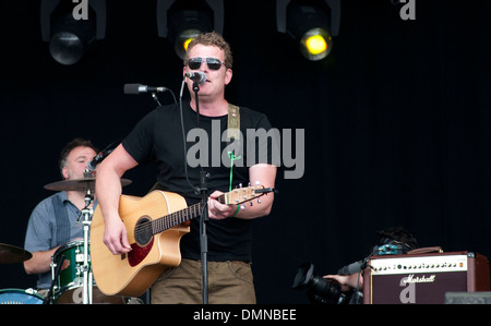 Nigel Clark cantante in band Dodgy BT Live London Hyde Park - Spettacoli Londra Inghilterra - 03.08.12 Foto Stock