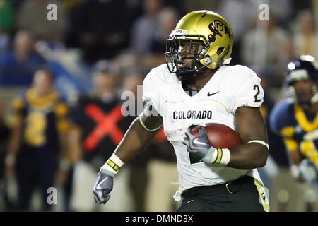 11 Settembre 2009: Colorado running back Darrell Scott (2) porta la palla. Scott si precipitò per 85 yard sulla porta 12. Università di Colorado, della grande conferenza 12 - divisione nord, presso l'Università di Toledo, della Conferenza Mid-American, in Toledo Rocket's home opener della stagione 2009, nel vetro Bowl Stadium, a Toledo, Ohio. Toledo sconfitto Colorado da 54 a 38 Foto Stock