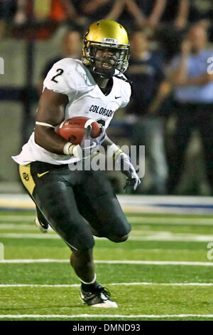 11 Settembre 2009: Colorado running back Darrell Scott (2) porta la palla. Scott si precipitò per 85 yard sulla porta 12. Università di Colorado, della grande conferenza 12 - divisione nord, presso l'Università di Toledo, della Conferenza Mid-American, in Toledo Rocket's home opener della stagione 2009, nel vetro Bowl Stadium, a Toledo, Ohio. Toledo sconfitto Colorado da 54 a 38 Foto Stock