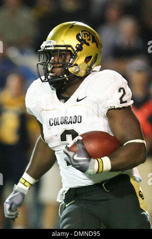 11 Settembre 2009: Colorado running back Darrell Scott (2) porta la palla. Scott si precipitò per 85 yard sulla porta 12. Università di Colorado, della grande conferenza 12 - divisione nord, presso l'Università di Toledo, della Conferenza Mid-American, in Toledo Rocket's home opener della stagione 2009, nel vetro Bowl Stadium, a Toledo, Ohio. Toledo sconfitto Colorado da 54 a 38 Foto Stock