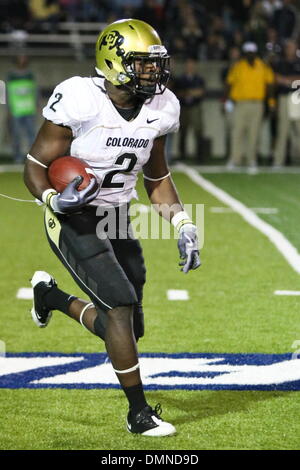 11 Settembre 2009: Colorado running back Darrell Scott (2) porta la palla. Scott si precipitò per 85 yard sulla porta 12. Università di Colorado, della grande conferenza 12 - divisione nord, presso l'Università di Toledo, della Conferenza Mid-American, in Toledo Rocket's home opener della stagione 2009, nel vetro Bowl Stadium, a Toledo, Ohio. Toledo sconfitto Colorado da 54 a 38 Foto Stock