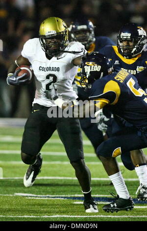 11 Settembre 2009: Colorado running back Darrell Scott (2) porta la palla. Scott si precipitò per 85 yard sulla porta 12. Università di Colorado, della grande conferenza 12 - divisione nord, presso l'Università di Toledo, della Conferenza Mid-American, in Toledo Rocket's home opener della stagione 2009, nel vetro Bowl Stadium, a Toledo, Ohio. Toledo sconfitto Colorado da 54 a 38 Foto Stock