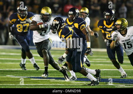 11 Settembre 2009: Colorado running back Darrell Scott (2) porta la palla. Scott si precipitò per 85 yard sulla porta 12. Università di Colorado, della grande conferenza 12 - divisione nord, presso l'Università di Toledo, della Conferenza Mid-American, in Toledo Rocket's home opener della stagione 2009, nel vetro Bowl Stadium, a Toledo, Ohio. Toledo sconfitto Colorado da 54 a 38 Foto Stock