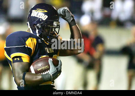 11 Settembre 2009: Toledo running back DaJuane Collins (22) celebra il suo 23-cantiere touchdown run. Collins si precipitò venti volte per 160 yards e un touchdown. Università di Colorado, della grande conferenza 12 - divisione nord, presso l'Università di Toledo, della Conferenza Mid-American, in Toledo Rocket's home opener della stagione 2009, nel vetro Bowl Stadium, a Toledo, Ohio Foto Stock