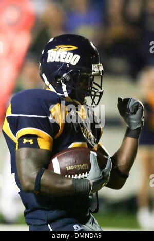 11 Settembre 2009: Toledo running back DaJuane Collins (22) celebra il suo 23-cantiere touchdown run. Collins si precipitò venti volte per 160 yards e un touchdown. Università di Colorado, della grande conferenza 12 - divisione nord, presso l'Università di Toledo, della Conferenza Mid-American, in Toledo Rocket's home opener della stagione 2009, nel vetro Bowl Stadium, a Toledo, Ohio Foto Stock