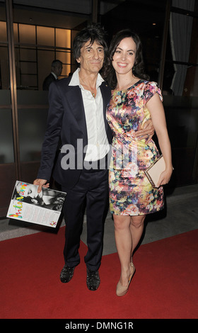 Ronnie Wood e Sally Humphries Fashion per il sollievo del partito svoltasi al ristorante del centro Londra Inghilterra - 09.08.12 Foto Stock