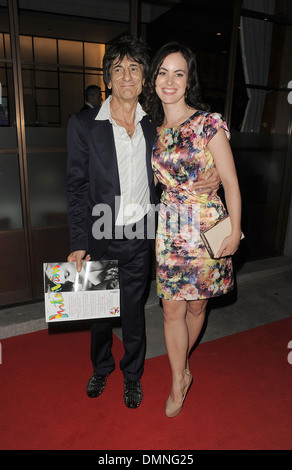 Ronnie Wood e Sally Humphries Fashion per il sollievo del partito svoltasi al ristorante del centro Londra Inghilterra - 09.08.12 Foto Stock