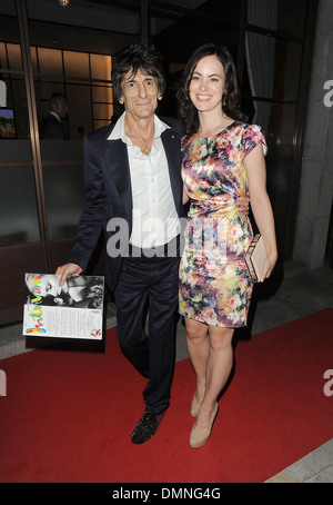 Ronnie Wood e Sally Humphries Fashion per il sollievo del partito svoltasi al ristorante del centro Londra Inghilterra - 09.08.12 Foto Stock