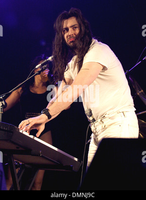 Andrew WK performing live il giorno 2 di Hevy Festival 2012 a Port Lympne parco animali a Hythe Kent - 04.08.12 Foto Stock