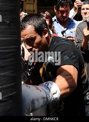 Sep 14, 2009 - Hollywood, California, Stati Uniti d'America - JUAN MARQUEZ a un open media allenamento pochi giorni prima della sua lotta con Floyd Mayweather Jr sett. 19 al MGM Grand di Las Vegas che sarà prodotta e distribuita in diretta su HBO pay-per-view. Questo segna Mayweather il primo Los Angeles open media allenamento per oltre due anni come egli fa il suo ritorno all'anello per combattere Marquez. (Credito immagine: Foto Stock