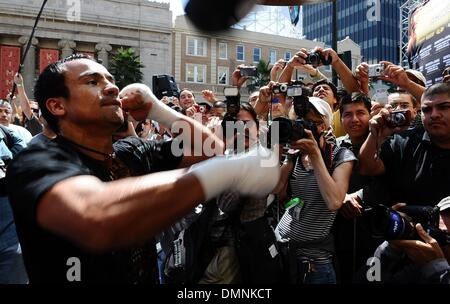 Sep 14, 2009 - Hollywood, California, Stati Uniti d'America - JUAN MARQUEZ a un open media allenamento pochi giorni prima della sua lotta con Floyd Mayweather Jr sett. 19 al MGM Grand di Las Vegas che sarà prodotta e distribuita in diretta su HBO pay-per-view. Questo segna Mayweather il primo Los Angeles open media allenamento per oltre due anni come egli fa il suo ritorno all'anello per combattere Marquez. (Credito immagine: Foto Stock