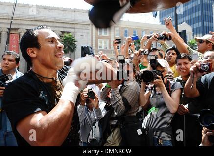 Sep 14, 2009 - Hollywood, California, Stati Uniti d'America - JUAN MARQUEZ a un open media allenamento pochi giorni prima della sua lotta con Floyd Mayweather Jr sett. 19 al MGM Grand di Las Vegas che sarà prodotta e distribuita in diretta su HBO pay-per-view. Questo segna Mayweather il primo Los Angeles open media allenamento per oltre due anni come egli fa il suo ritorno all'anello per combattere Marquez. (Credito immagine: Foto Stock