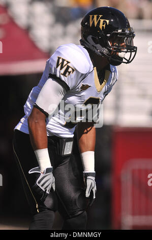 Sett. 26, 2009 - Chestnut Hill, Massachusetts, STATI UNITI - 26 Settembre 2009: Chris Givens attende il kickoff di apertura durante la scia Forset vs Boston College conferenza ACC gioco a Alumni Stadium di Chestnut Hill, MA. (Credito Immagine: © Geoff Bolte/Southcreek globale/ZUMApress.com) Foto Stock