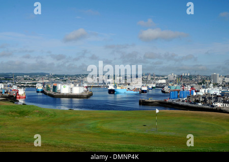 Aberdeen città di granito del porto commerciale ai porti marittimi marine engineering Foto Stock